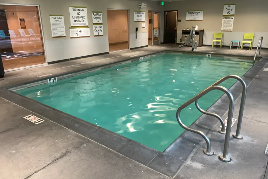 House2 Suites by Hilton Montebello Swimming Pool
